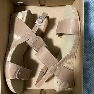 Clarks size 9 wedge sandals
